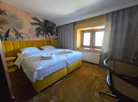 Hotel i Restauracja Pałacyk Tyrolski, hotel en Żyrardów