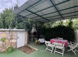 Whole house Ariela, 20m to the beach, has a barbecue, 2 terraces