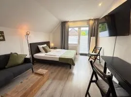 Wohnung mit 2 Schlafzimmern, Küche und Balkon, nahe A2