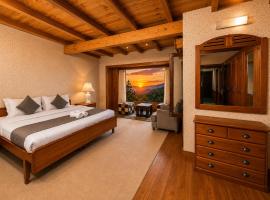 Manali में, होटल 5 Bedrooms Ultra Luxury Private King Palace With Kitchen & Cook, Manali