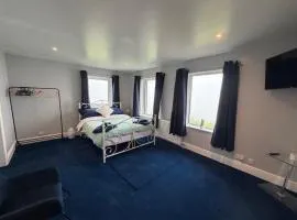 En-suite room with panoramic views