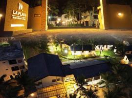 Lomé में, होटल Hôtel La Playa Beach Resort Lounge