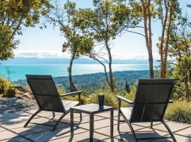 Mountain Suite - Ocean View Fire Pit - Fully Equipped Kitchen - WD, hotel a Nanaimo