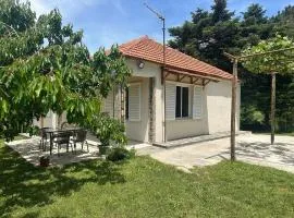Ήρεμη Μονοκατοικία μέσα στο Πράσινο
