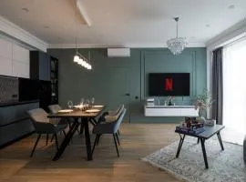 GrandStay MidTown Exclusive central apartment with Resident parking Bath and shower King bed and much more