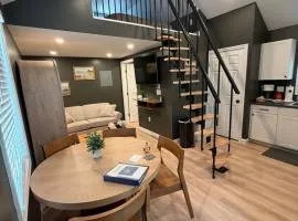 Pelican Cliff Cottage - Tiny Home at Hampton Beach