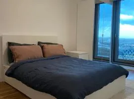 Stylish High-rise City-view Apt near Old Trafford