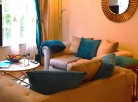 Kerensa - Modern Apartment Town Centre near Eden Project & Station
