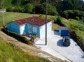 Blue House Pantin, entre olas y praderas