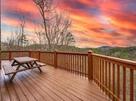 Breathtaking Views No-Stair Entry, Hot Tub, Pool Table & Seasonal Pool Access