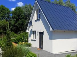 Zakątek Lechicki Domek، فندق في Tarnów Jezierny