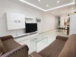 Deluxe 3Bedroom Apartment, 3Min Walk to Seafront - Sleeps 10