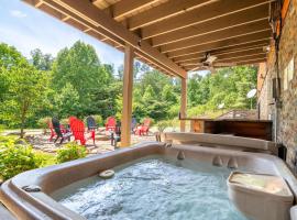 Pet Welcome Cabin Hot Tub Game Room Near Dollywood, hótel í Pigeon Forge