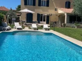 Proche Avignon, très belle maison au calme 4 chambres