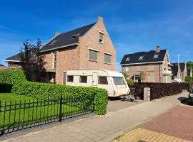 Fieldsight Doornspijk Caravan max 5 people and 1 kid - hot shower in house