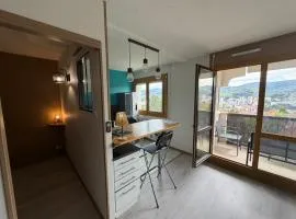 Cocon urbain avec vue panoramique Balcon Tout équipé