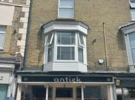 Flat B, 63 High Street, Ryde