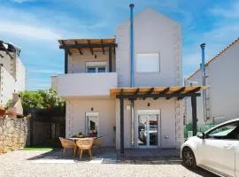 Catch the Vibe - Your 3BR&2BA Cozy Cretan Escape