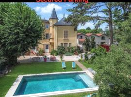 Aux Tourelles 1888 - Tres Proche Lyon #Clim #Piscine #Netflix #Parking Payant Securise, hotell i Tassin-la-Demi-Lune