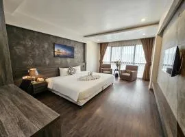 Moon Luxury Hotel