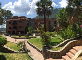 Hotel Hacienda Cola del Caballo, מלון בסנטיאגו