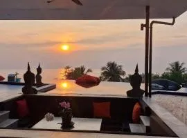 Infinity villa 600 M2 sea view