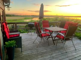Cottage with sauna and kayaks, hotel di Hammarland