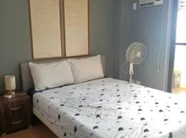 2 BR near NAIA SM BF Pool Balcony 6 guest