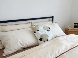 The Cozy Ensuite near Perth Airport CBD and Beach
