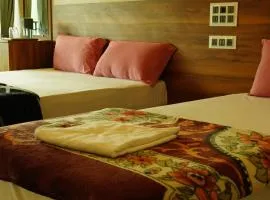 Vasu Inn - Rooms in Valparai