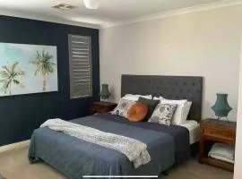 Fabulous 2 Bedroom Apartment Great ocean Views