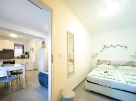 Cool & Romantic One-Bedroom - near San Simon beach
