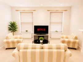 Luxury Stay in Bourne Town Centre | Sleeps 4