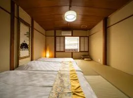 Entire Machiya near Nijo Castle,6 min to Nijo Station,Up to 8 guests
