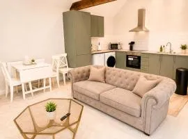 Stylish Apartment in Bourne Town Centre | Sleeps 4