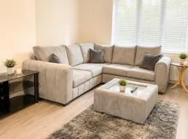 Jada-Rose Cosy Home In Basildon Town Centre