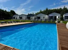 Lumi Resort Domki letniskowe z podgrzewanym basenem
