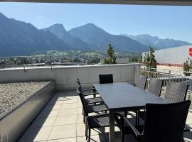 Penthouse mit Panoramaterrasse & Bergblick in Landquart, ξενοδοχείο σε Landquart
