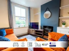 Three Bedroom House By Comfy Nest Holiday Lets Wellingborough WiFi, Parking