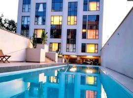 Modern Studio near Karen with Pool WiFi and Parking, ξενοδοχείο σε Ongata Rongai 