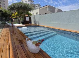Olga Resort- Luxury Villa with Private Pool & Jacuzzi Steps from the Beach, hotel a Hadera