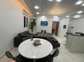 Nouveau luxueux & Chic F2 Appartement avec Parking surveillé près l'Aéroport