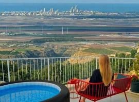 מול הים, hotel u gradu Moreshet