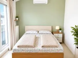 Elegant Suite Room with Private Bathroom- Frankfurt Messe