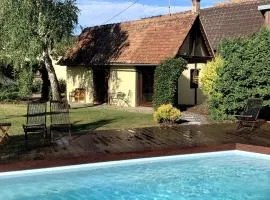 Maisonnette de charme avec piscine
