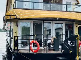 Marari houseboat