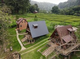 Ban Kaew Mo Ra Glamping & Restaurant, khách sạn ở Pang Mapha