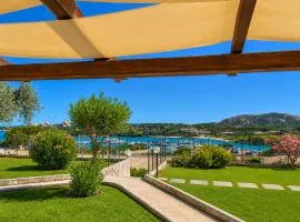 Sea View Two Bedroom CB and G with Pool 200m from the Beach