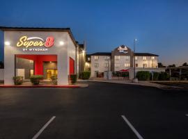 Super 8 by Wyndham Mesa Gilbert, hotel in Mesa