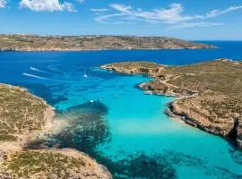 Arzella Apartments Xlendi, Premium 2BR, Bus Stop & Market Opposite